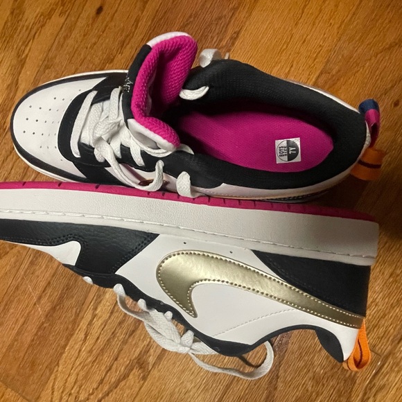 NWWT youth size 7 Nike low dunk - Picture 1 of 5